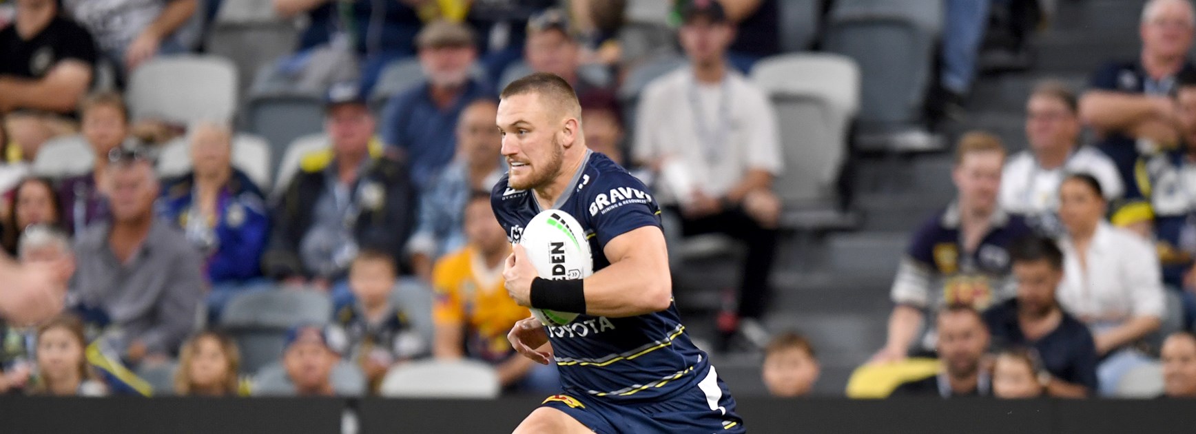 Cowboys re-sign Hess