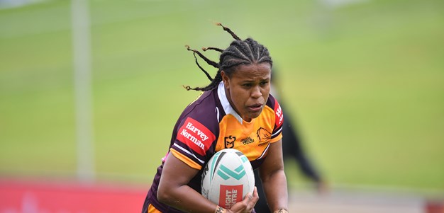 Gold Stars sign niece of former Cowboys flyer