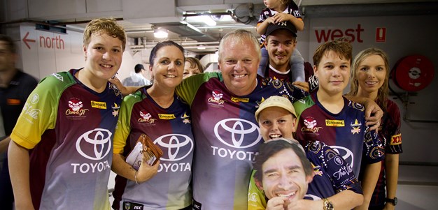 Members & fans brave the rain!